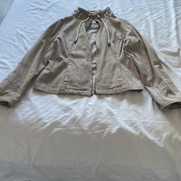 Light collared jacket - Picture 2 of 3